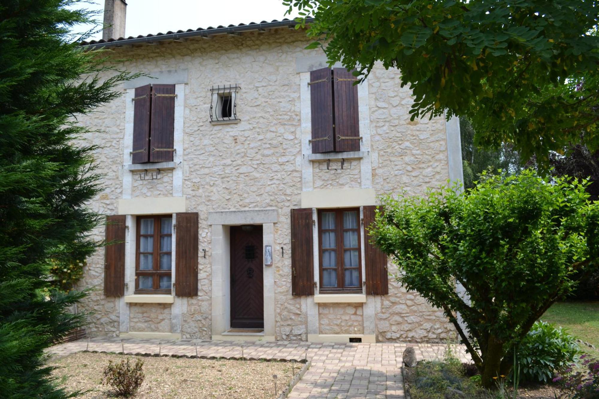 Les Bruyeres B&B 2 Montbron Exterior photo
