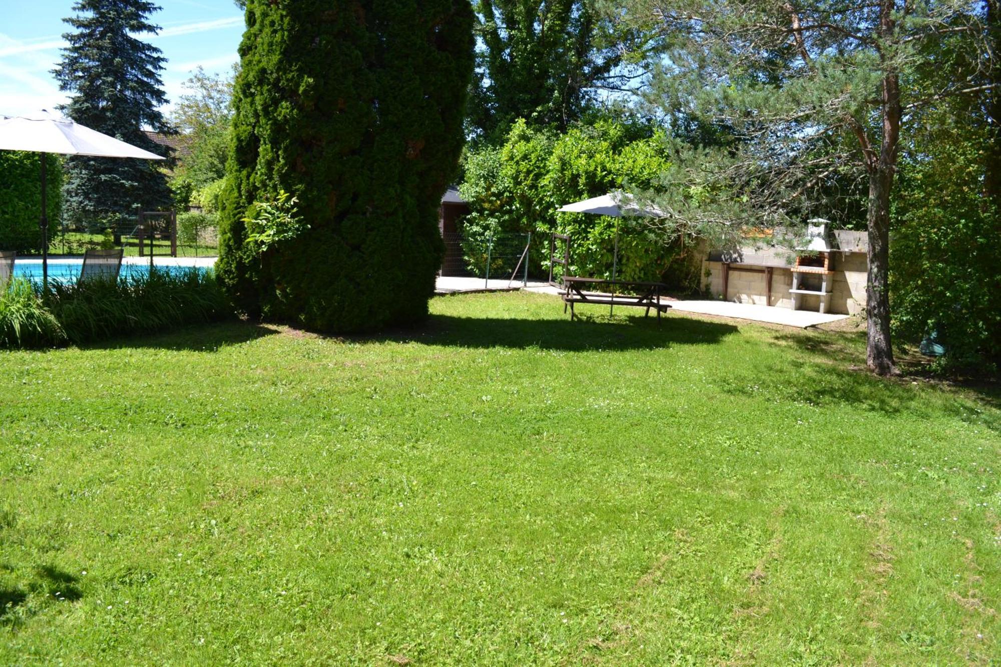 Les Bruyeres B&B 2 Montbron Exterior photo
